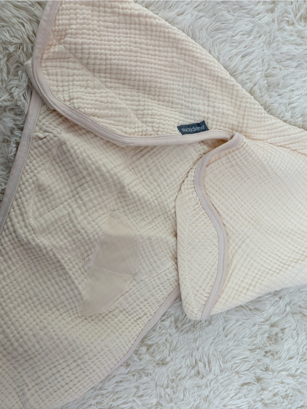 NEW W/O Tags, Cream Blanket/ S wa ddle